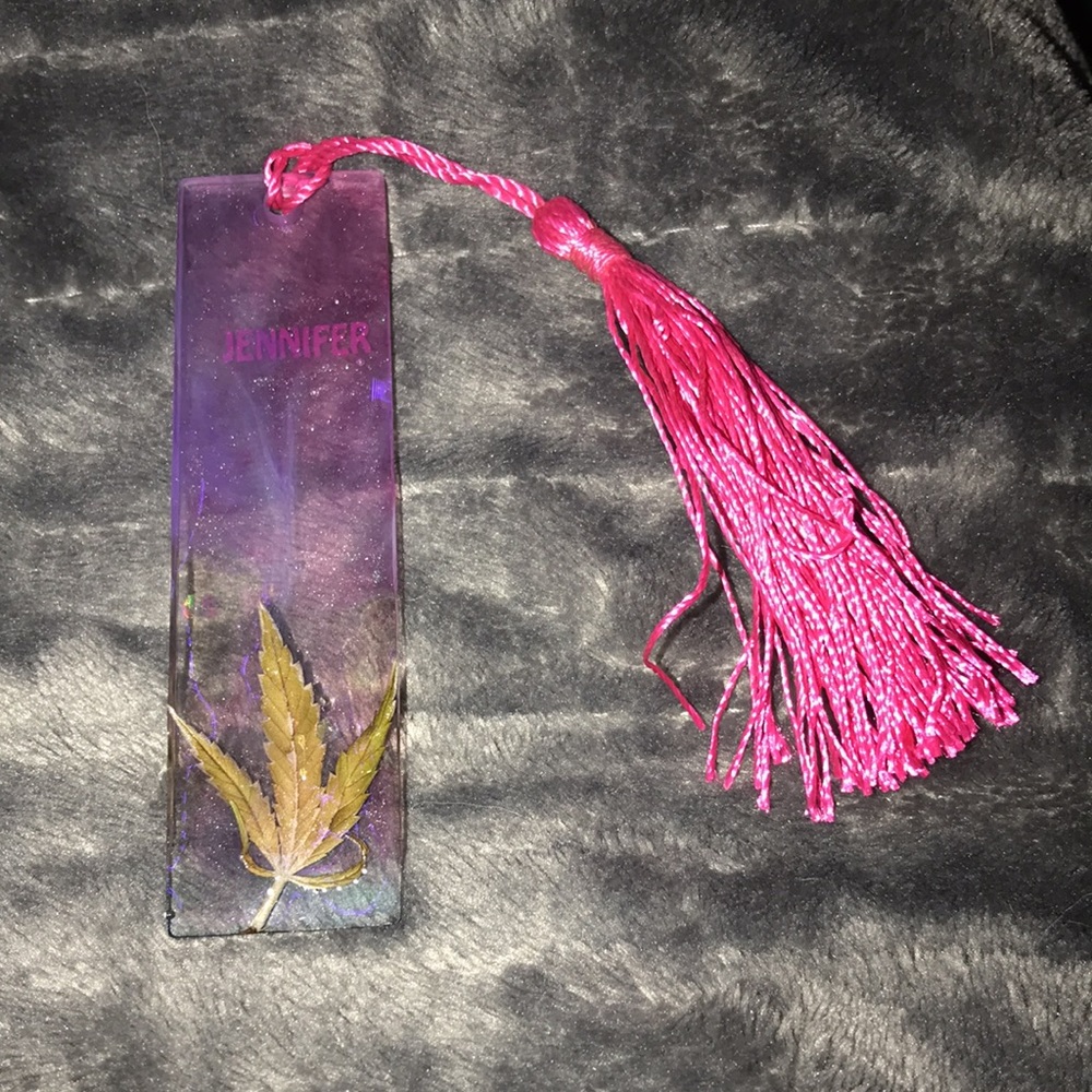 Custom epoxy Jennifer bookmark with my favorite leaf 🍁 New